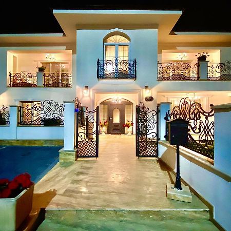 Sarada Boutique Luxury Apartment Deva Esterno foto