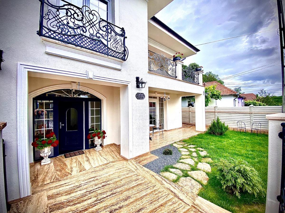 Sarada Boutique Luxury Apartment Deva Esterno foto