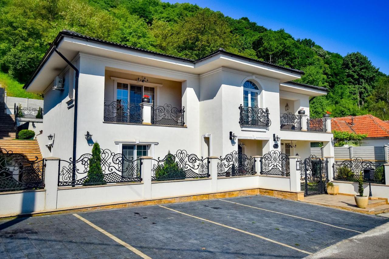 Sarada Boutique Luxury Apartment Deva Esterno foto